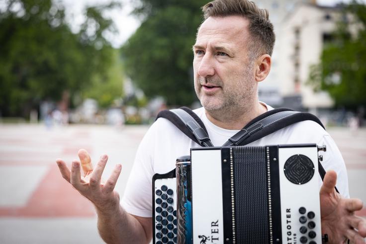 "Ne, niti za milisekundo nisem pomislil, da bi odnehal. Meni je bil to užitek. Ko igram na odru in nastopam, takrat najbolj živim." | Foto: Bojan Puhek
