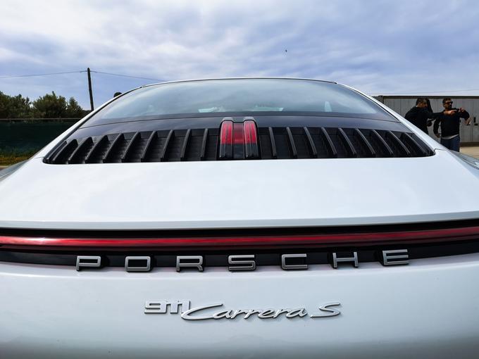 Razvoj novega atmosferskega motorja bi bil predrag, zato se mu je Porsche v modelu 911 odpovedal. | Foto: Gregor Pavšič