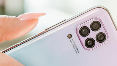 Telefon s fantastičnim fotoaparatom za zmerno ceno