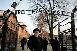 Napisa "Delo osvobaja" ne bo več na vhodu v Auschwitz