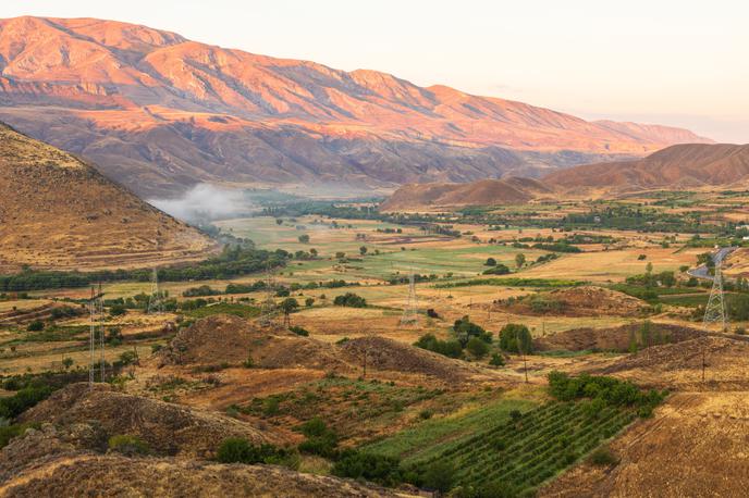 južni Kavkaz | Sončno jutro nekje v južnokavkaškem gorovju | Foto Shutterstock