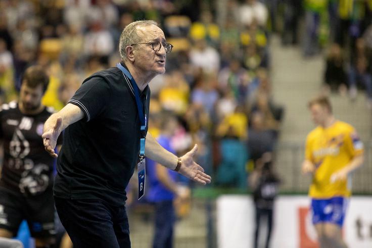 "Navijači so nedvomno ustvarili dodaten pritisk in moji igralci so delali napake, ki jih ponavadi ne," je priznal trener Zagreba Lino Červar. | Foto: Urban Urbanc/Sportida