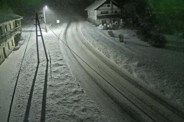 Nočno sneženje: take so razmere na cestah #foto
