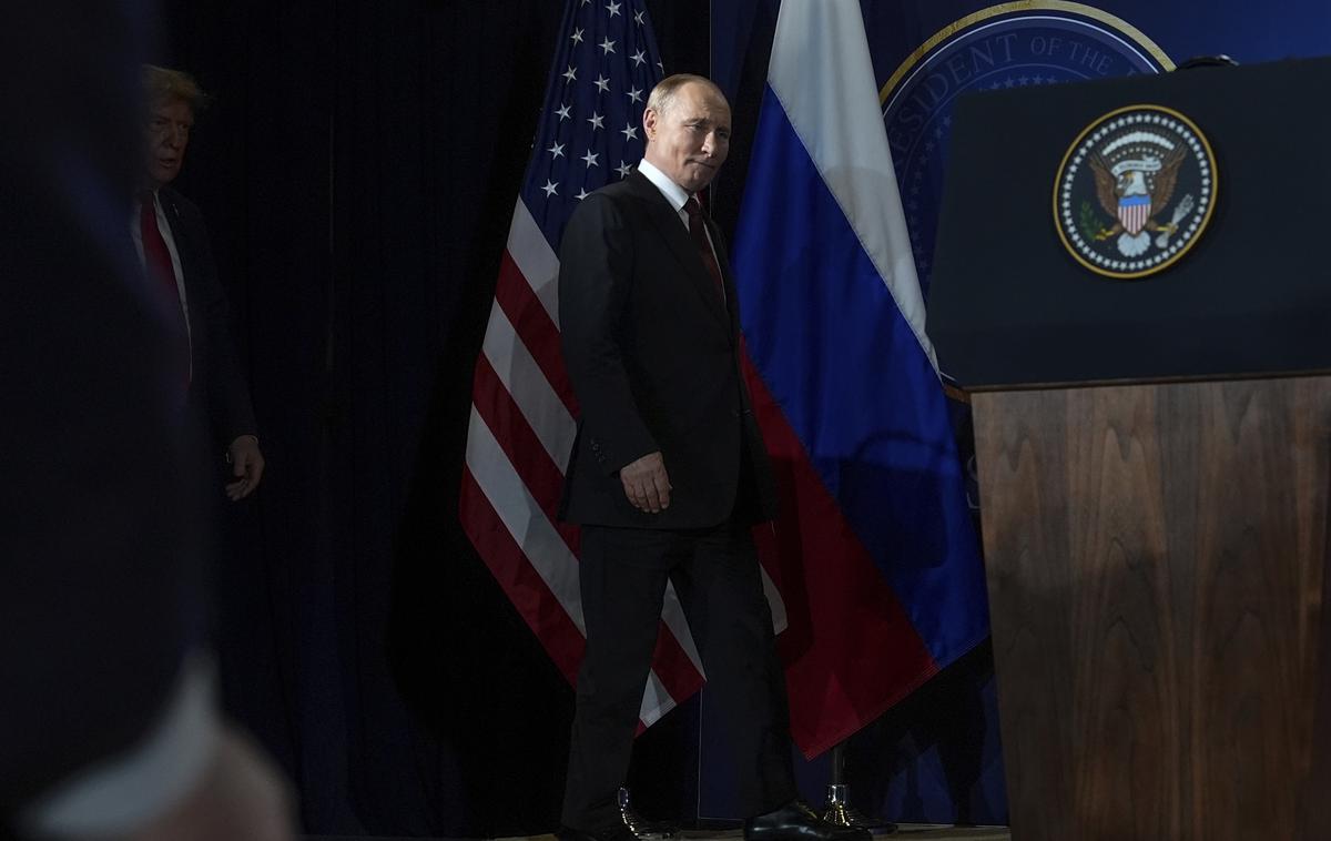 Vladimir Putin | Ruski predsednik Vladimir Putin na mednarodnem srečanju ob zastavah Rusije in ZDA. | Foto Guliverimage