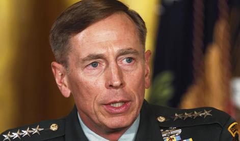 Nekdanji šef Cie Petraeus priznal krivdo in se izognil sojenju