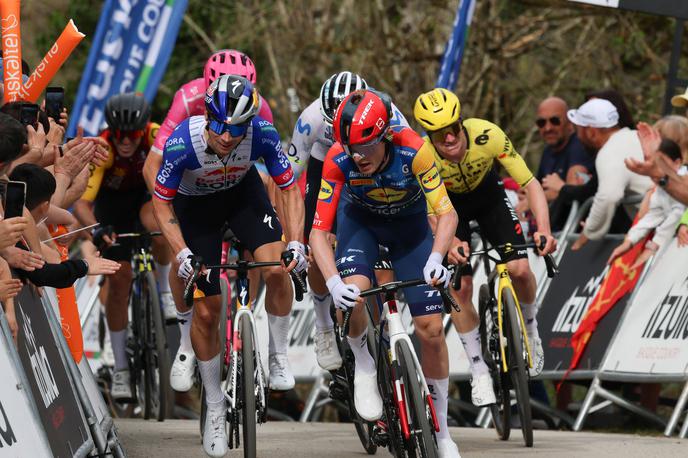 Primož Roglič | Primož Roglič je po tretjem mestu v drugi etapi Baskije napredoval na skupno drugo mesto. Za izjemnim Francozom Paulom Seixasom zaostaja skoraj dve minuti.  | Foto Guliverimage