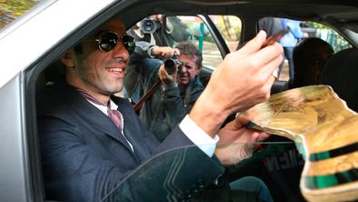 Fifa po smrti navijačice pod pritiskom, Djorkaeff odhaja v Iran