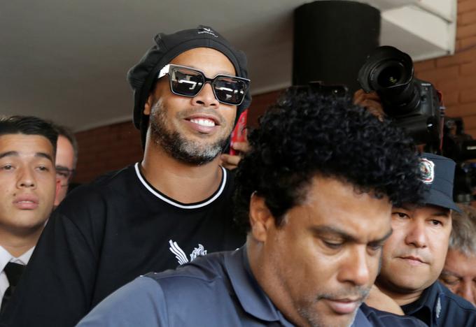 Ronaldinho zatrjuje, da je nedolžen. | Foto: Reuters