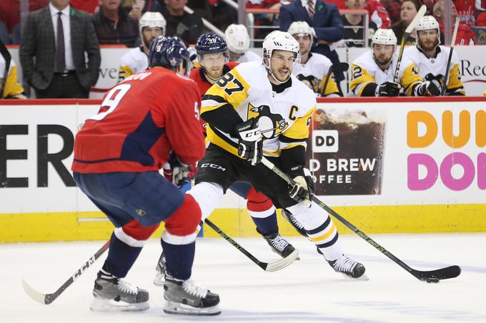 Potem ko je dvakrat zapored v konferenčnem polfinalu on čestital Sidneyju Crosbyju, je zdaj Kanadčan zaželel vse najboljše Rusu. | Foto: Reuters
