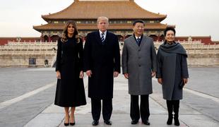 Trump uvaja 25-odstotne carine na kitajsko blago, Kitajska že odgovarja