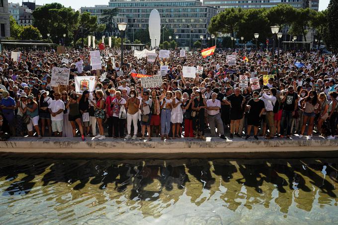 Avgrustovski protesti v Madridu, kjer je epidemija zdaj na pohodu kljub še ostrejšim ukrepom. | Foto: Reuters