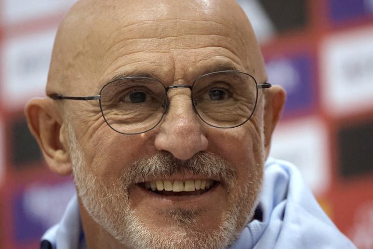 Španski selektor Luis De la Fuente si lahko danes "privošči" celo poraz s šestimi goli razlike! | Foto: Reuters