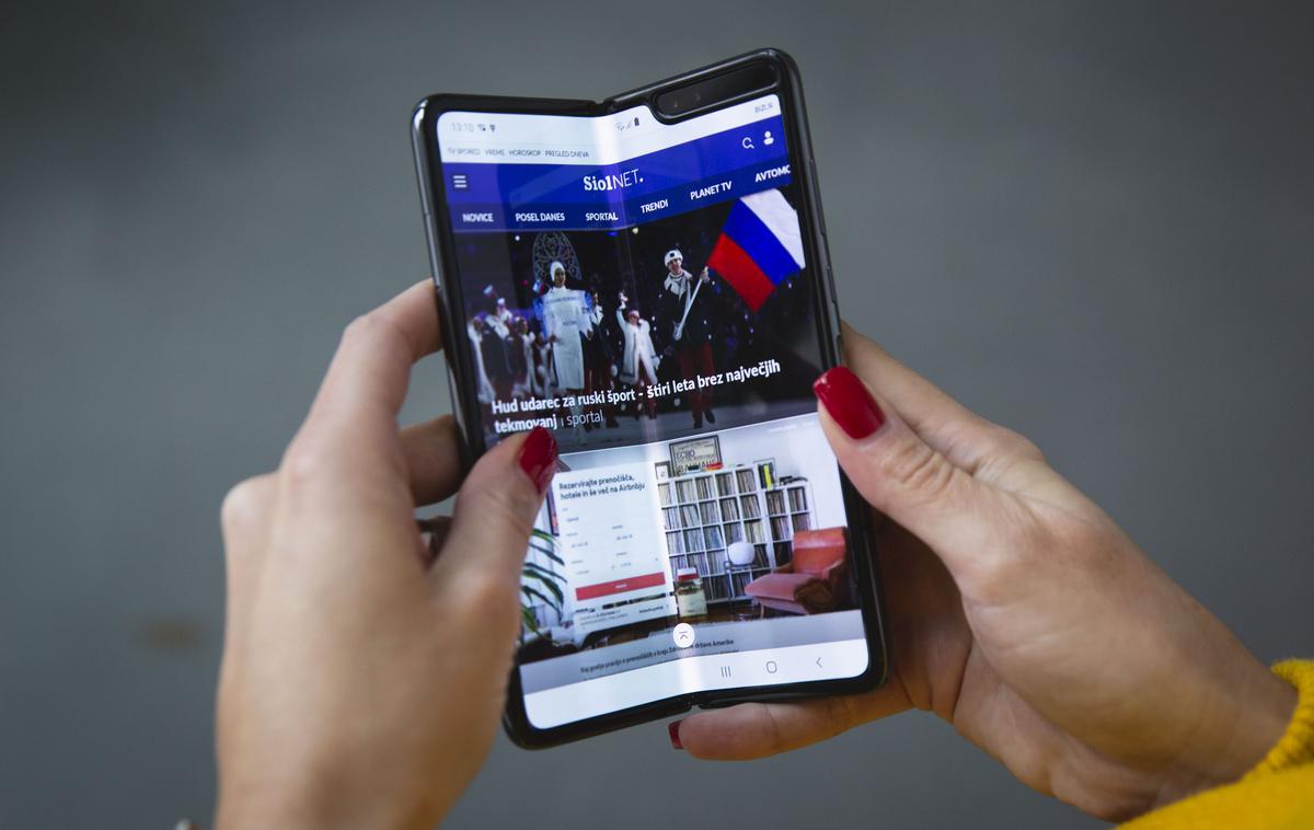 Samsung Galaxy Fold | Pregibni telefon Samsung Galaxy Fold 5G je eden njihovih prvih s podporo za mobilna omrežja pete generacije. | Foto Bojan Puhek