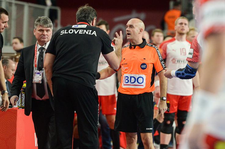 "Imamo seveda tudi drugačne sodnike, majhno število ljudi, ki poznajo šport, vedo, kakšne so razmere, in to spoštujejo. Vedo, da so trenerji pod stresom, ko se bojujejo za rezultat. Ti se tudi zavedajo, da lahko z eno odločitvijo ogrozijo športnikovo kariero, življenje, obstoj." | Foto: Mario Horvat/Sportida