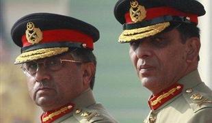 Mušaraf slekel vojaško uniformo