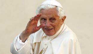 Benedikt XVI. v dveh letih zaradi zlorab otrok razrešil 400 duhovnikov