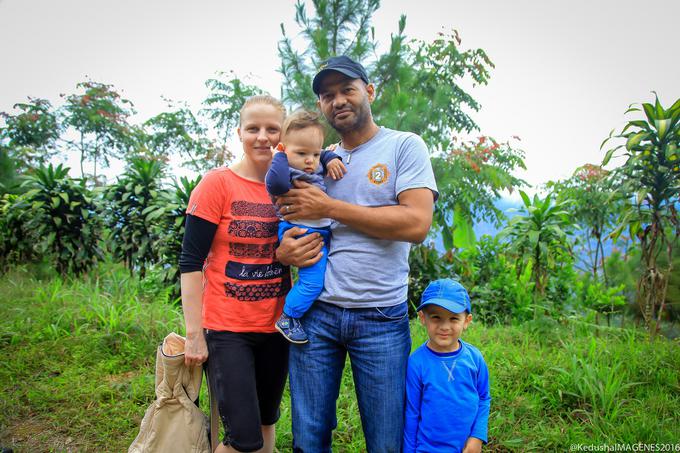 Omar, Katja ter sinova Alex in Jordi gredo vsako leto na počitnice v Honduras. | Foto: Osebni arhiv