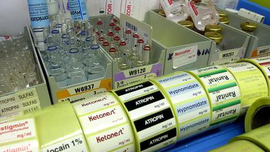 Predlagani zakon po mnenju treh zbornic zmanjšuje dostopnost medicinskih pripomočkov
