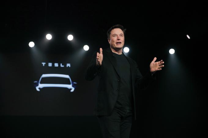 Velik vpliv tvitov Elona Muska sega že v čas pred letošnjo kriptomanijo. V preteklosti je s svojimi objavami na družbenem omrežju namreč že povzročil tako gromozanske upade kot vzpone cene delnice podjetja Tesla.  | Foto: AP / Guliverimage
