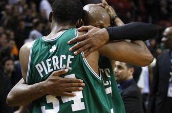 Pierce ob zvoku sirene dotolkel Miami