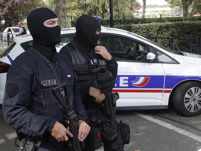V streljanju na obrobju Pariza en mrtev, več ranjenih