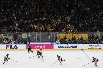 Na generalki za olimpijske igre velika luknja v ledu