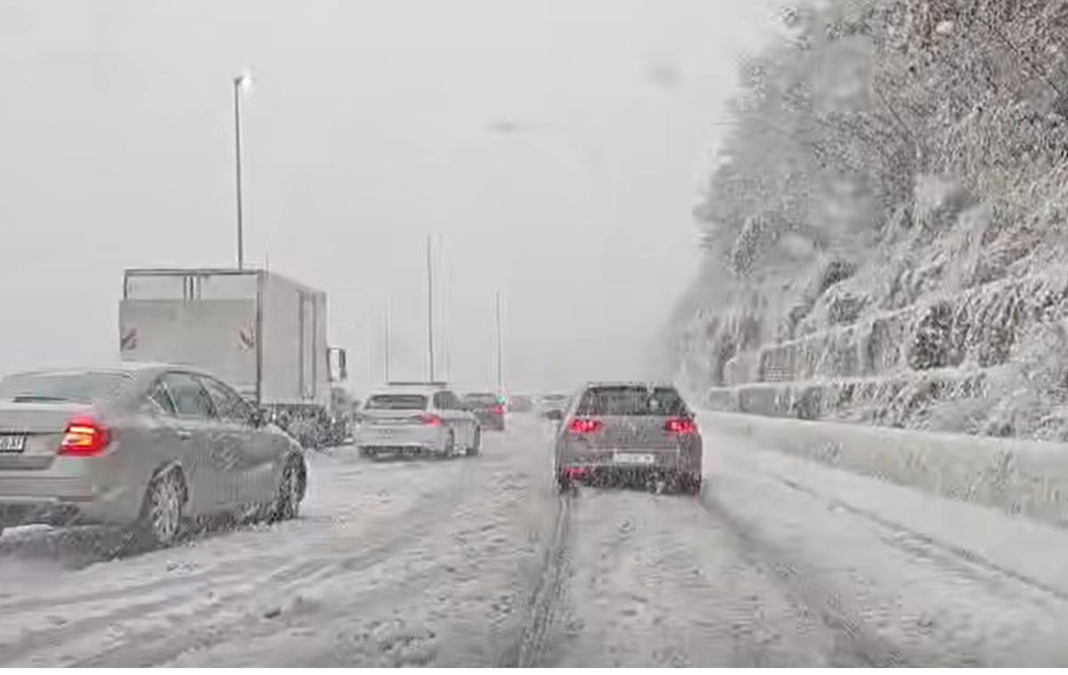 močno sneženje v Dalmaciji | Foto Facebook/posnetek zaslona Crometeo