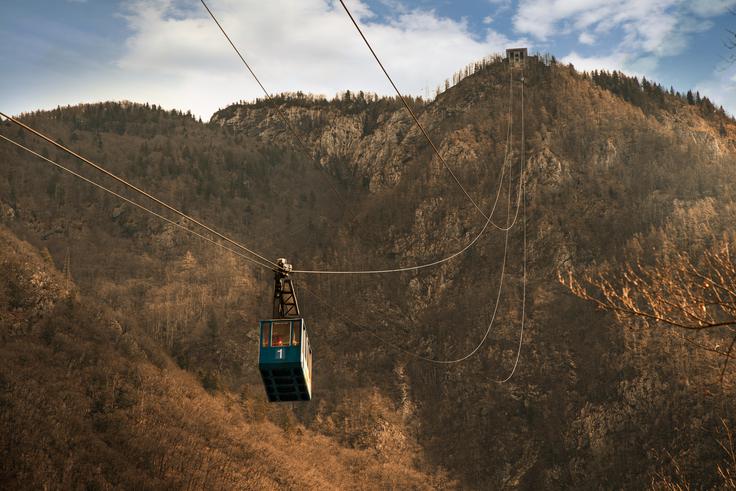 Za zdaj je še zelo težko oceniti, kako dolgo nihalka ne bo obratovala, je pa zagotovo, da bo letošnjo jesen moč to priljubljeno gorsko destinacijo nad dolino Kamniške Bistrice možno obiskati zgolj peš. | Foto: Shutterstock