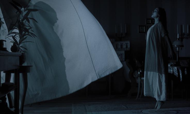 Vampirsko zapeljevanje je eterično, a nič kaj erotično. | Foto: Karantanija Cinemas