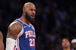 LeBron James izgubil živce in navijača zasul s kletvicami #video