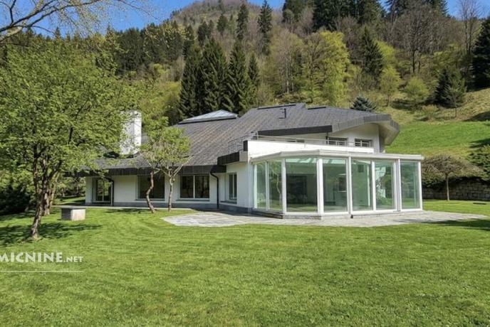 Vila Bojana Križaja že nekaj let išče novega lastnika: cena zanjo znaša skoraj milijon