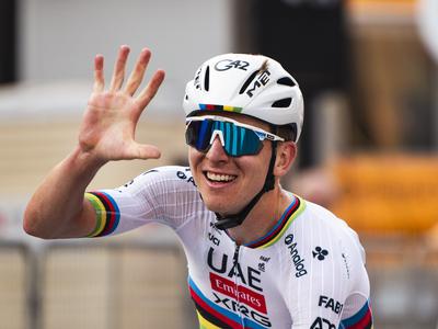 Pogačar zanesljivo na vrhu, Van Aert napredoval, Seixas se bliža najboljšim