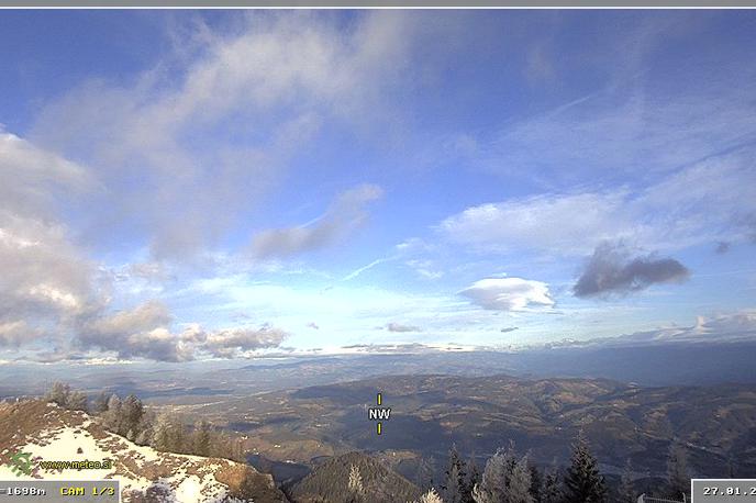 Uršlja gora, spletna kamera | Vsega po malem nas čaka v tem tednu. Dež, sonce in sprememba temperature. Kljub temu pa za ta čas prav posebno mrzlo ne bo. Na fotografiji Uršlja gora.  | Foto Arso