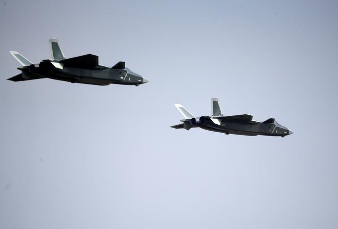Kitajci si s tem svojim najsodobnejšim in najzmogljivejšim bojnim letalom želijo moč svoje letalske sile PLAAF (People | Foto: Reuters
