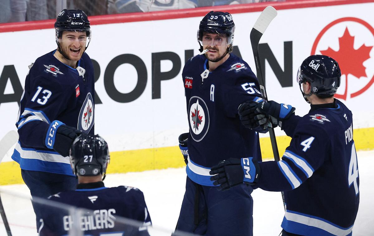 Winnipeg Jets, Gabriel Vilardi | Vodilna ekipa Winnipeg Jets je s 5:2 premagala Calgary, Gabriel Vilardi je dvakrat zadel in dvakrat podal. | Foto Reuters