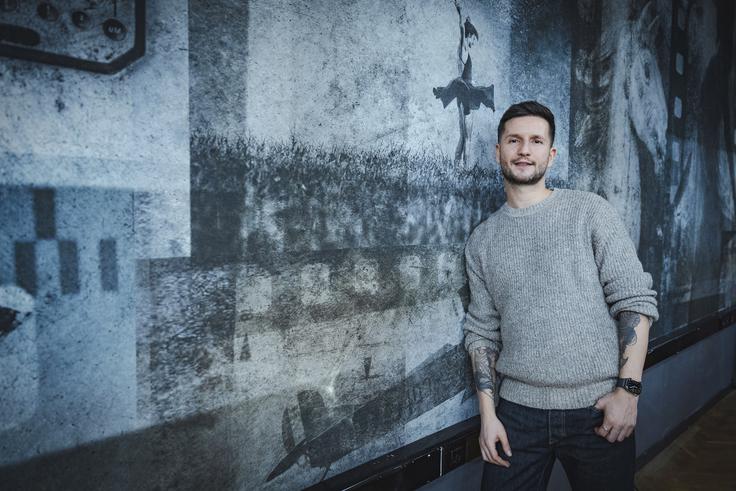 "V sodobnem času največja nevarnost ni digitalizacija sama, temveč površnost, ko komunikacija postane instantni šum brez jasne identitete." | Foto: Ana Kovač