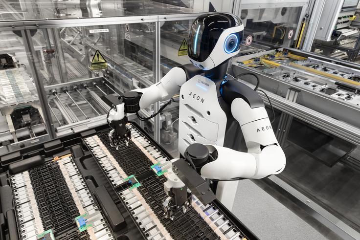 BMW humanoid robot tovarna | Foto: BMW
