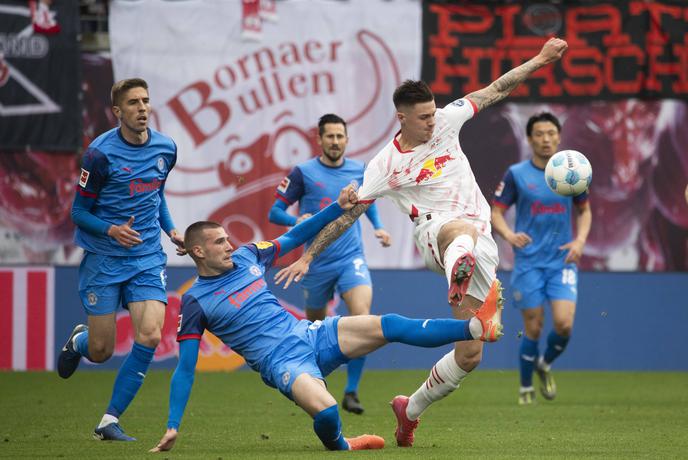 Šeško z golom rešil Leipzig, grozljiv trk Zeca pretresel tekmo, Bayern še bližje naslovu