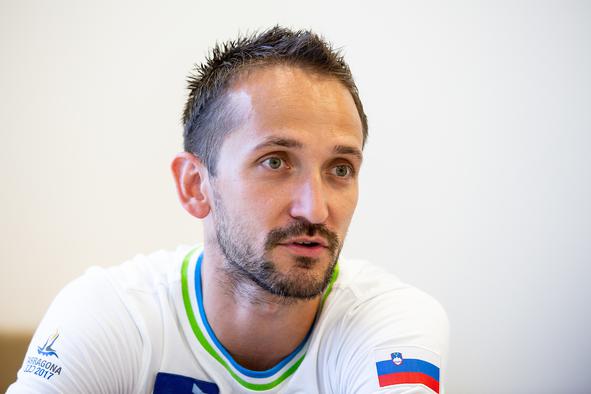 Sašo Bertoncelj še ni vrgel puške v koruzo