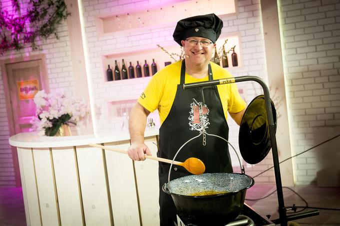 Za kuhalnico je že prijel tudi v oddaji Pri Črnem Petru. | Foto: Ana Kovač