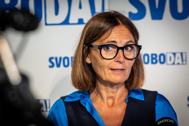 Kot je dejala Avšič Bogovič, je bil predlog o razveljavitvi sklepa o referendumu vložen po številnih strokovnih in političnih posvetovanjih, vključno s srečanji na vrhu koalicije in opozicije. Opozorila je tudi na javnomnenjsko raziskavo, ki je pokazala, da dve tretjini vprašanih nasprotuje izvedbi referenduma o povečanju obrambnih izdatkov. | Foto: Gaja Hanuna