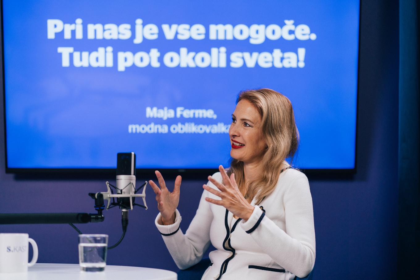 Muitas mulheres compram felicidade a curto prazo comprando vestidos, observa Maja Ferme. | Foto: Jan Lukanović