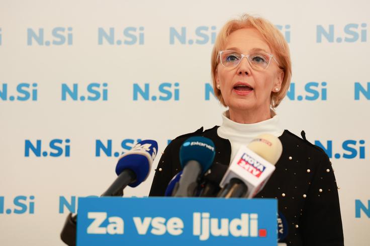 Poslanska NSi Vida Čadonič Špelič vlado poziva, naj o ukrepih resno premisli ali pa naj odstopi. | Foto: STA