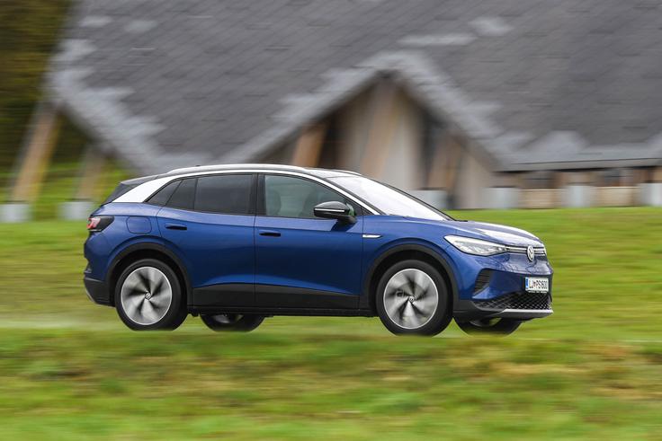 Volkswagen bolje prodaja večji ID.4 kot ID.3 Električni športni terenec je letos drugi najbolje prodajani električni avtomobil v Sloveniji. | Foto: Gašper Pirman