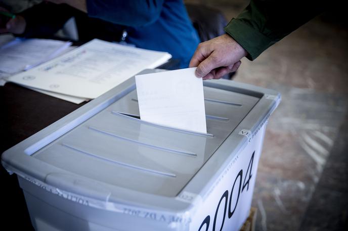 Predčasne volitve v državni zbor 2022 | Včeraj je svoj glas oddalo 2,1 odstotka vseh volilnih upravičencev. | Foto Ana Kovač