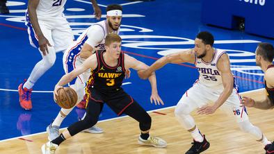 Booker blestel ob zmagi Phoenixa, Atlanta kot zadnja v polfinale
