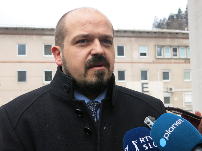 Generalni direktor UKC Ljubljana Janez Poklukar ni želel komentirati, ali so med osumljenimi tudi zaposleni v bolnišnici.  | Foto: STA ,