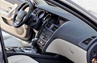 Renault latitude V6 dCi 240