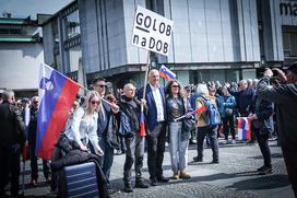 Protestni shod pred DZ-jem