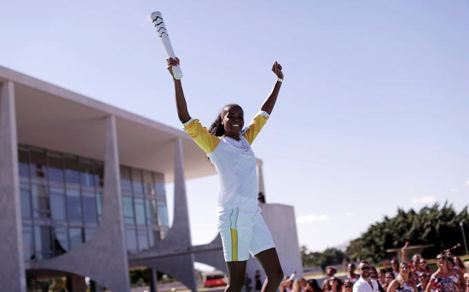 Odbojkarica Fabiana Claudino z ognjem, ki bo dobre tri mesece potoval po Braziliji. | Foto: 